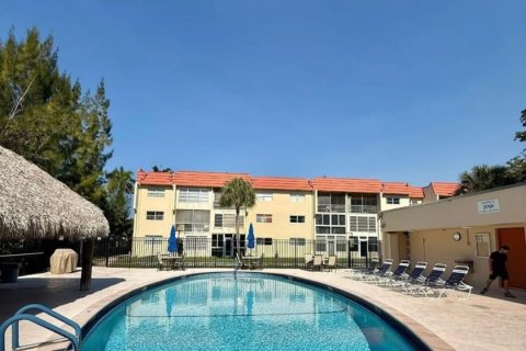 Condo à Sunrise, Floride, 2 chambres  № 2084403