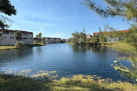 Copropriété à vendre à Sunrise, Floride: 2 chambres, 78.97 m2 № 2084403 - photo 14