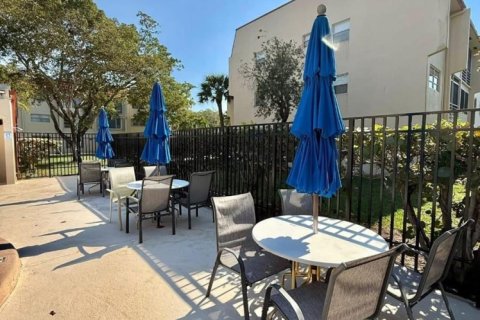 Copropriété à vendre à Sunrise, Floride: 2 chambres, 78.97 m2 № 2084403 - photo 17