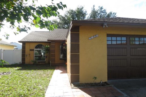 House in Kissimmee, Florida 3 bedrooms, 130.99 sq.m. № 2350129 - photo 7