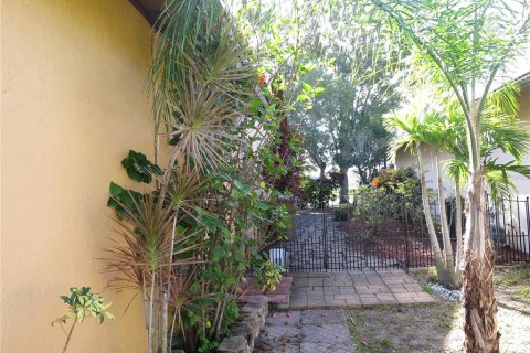 House in Kissimmee, Florida 3 bedrooms, 130.99 sq.m. № 2350129 - photo 10