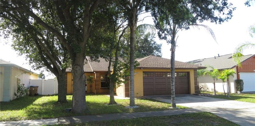 House in Kissimmee, Florida 3 bedrooms, 130.99 sq.m. № 2350129