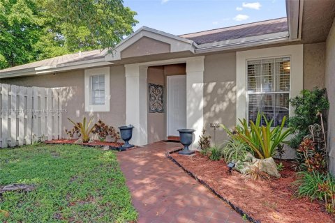 Villa ou maison à vendre à Sunrise, Floride: 3 chambres, 132.39 m2 № 1927968 - photo 6