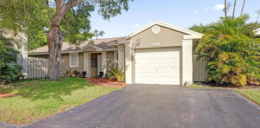 Villa ou maison à Sunrise, Floride 3 chambres, 132.39 m2 № 1927968