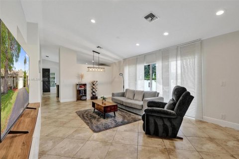 Villa ou maison à vendre à Sunrise, Floride: 3 chambres, 132.39 m2 № 1927968 - photo 13