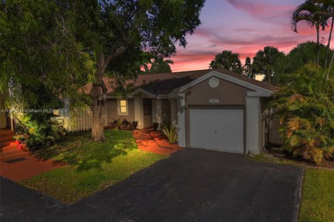 Villa ou maison à vendre à Sunrise, Floride: 3 chambres, 132.39 m2 № 1927968 - photo 2
