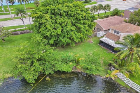 Villa ou maison à vendre à Sunrise, Floride: 3 chambres, 132.39 m2 № 1927968 - photo 4