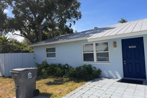 Villa ou maison à louer à North Palm Beach, Floride: 2 chambres, 78.87 m2 № 1152179 - photo 1