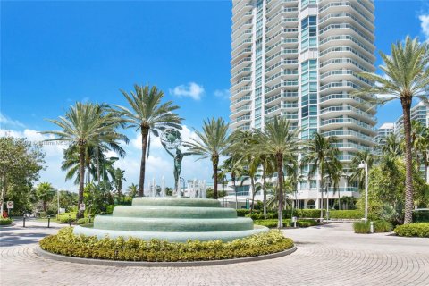 Condo in Sunny Isles Beach, Florida  № 1961497 - photo 4