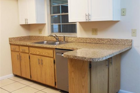 House in Deltona, Florida 4 bedrooms, 151.43 sq.m. № 2398734 - photo 4