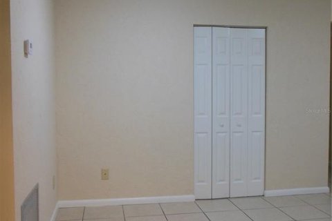 House in Deltona, Florida 4 bedrooms, 151.43 sq.m. № 2398734 - photo 9