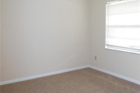 House in Deltona, Florida 4 bedrooms, 151.43 sq.m. № 2398734 - photo 22