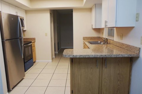 House in Deltona, Florida 4 bedrooms, 151.43 sq.m. № 2398734 - photo 2