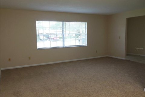 House in Deltona, Florida 4 bedrooms, 151.43 sq.m. № 2398734 - photo 6