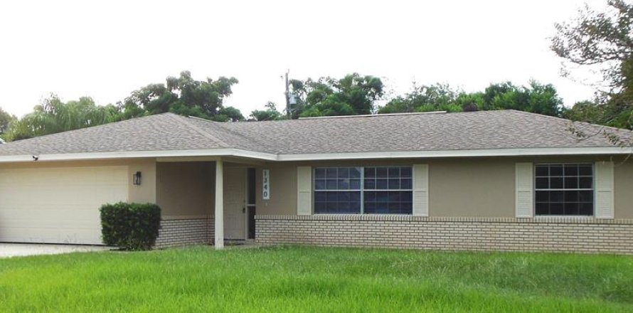 House in Deltona, Florida 4 bedrooms, 151.43 sq.m. № 2398734