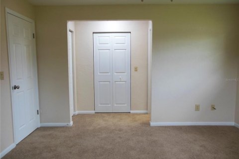 House in Deltona, Florida 4 bedrooms, 151.43 sq.m. № 2398734 - photo 15
