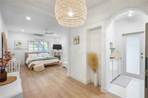 Estudio en el Condominio en Miami Beach, Florida  № 2036038