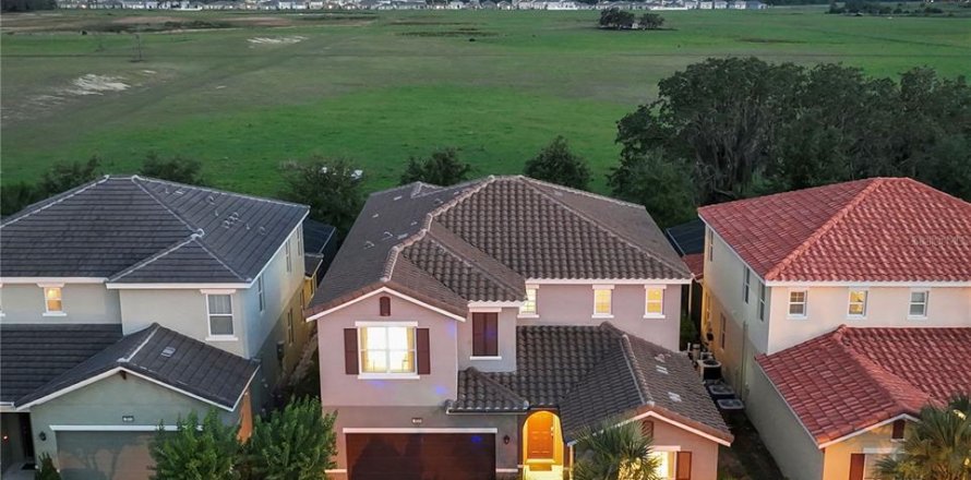 House in Davenport, Florida 7 bedrooms, 337.42 sq.m. № 1815711