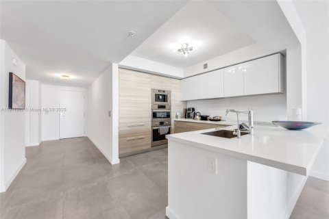 Condo in Sunny Isles Beach, Florida, 3 bedrooms  № 2017007 - photo 7