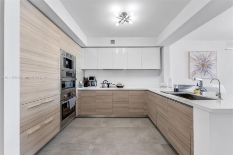 Condo in Sunny Isles Beach, Florida, 3 bedrooms  № 2017007 - photo 6