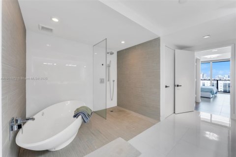 Condo in Sunny Isles Beach, Florida, 3 bedrooms  № 2017007 - photo 12