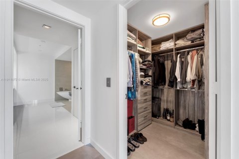 Condo in Sunny Isles Beach, Florida, 3 bedrooms  № 2017007 - photo 19