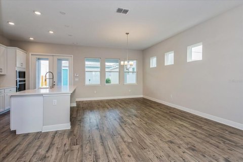 House in Orlando, Florida 4 bedrooms, 199.28 sq.m. № 1844870 - photo 11