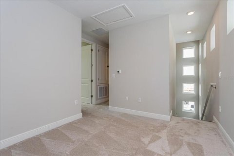 House in Orlando, Florida 4 bedrooms, 199.28 sq.m. № 1844870 - photo 14