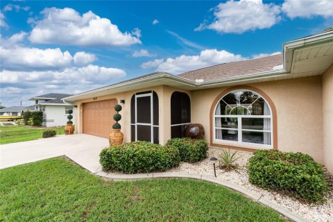 House in Port Charlotte, Florida 2 bedrooms, 128.58 sq.m. № 1799841 - photo 1