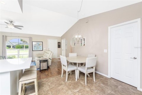 House in Port Charlotte, Florida 2 bedrooms, 128.58 sq.m. № 1799841 - photo 16