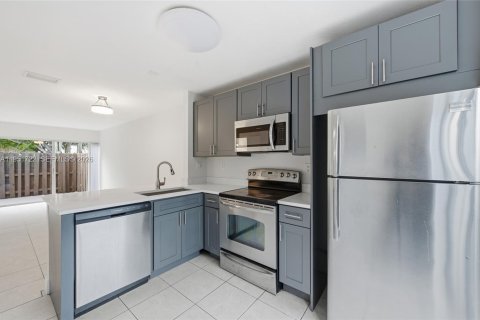 Adosado en Pompano Beach, Florida 2 dormitorios, 102.19 m2 № 2006213