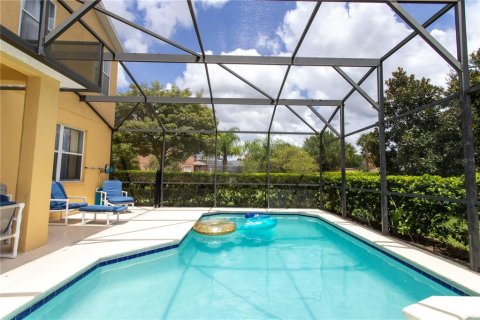 House in Clermont, Florida 4 bedrooms, 172.61 sq.m. № 2213217 - photo 12