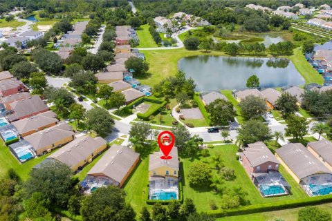 House in Clermont, Florida 4 bedrooms, 172.61 sq.m. № 2213217 - photo 9