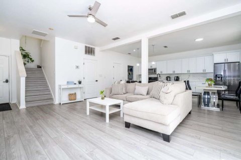 House in Clermont, Florida 4 bedrooms, 172.61 sq.m. № 2213217 - photo 24