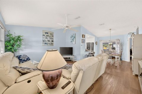 House in The Villages, Florida 2 bedrooms, 102.38 sq.m. № 2299649 - photo 5