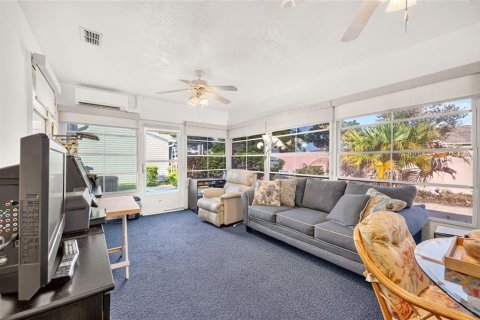 House in The Villages, Florida 2 bedrooms, 102.38 sq.m. № 2299649 - photo 25