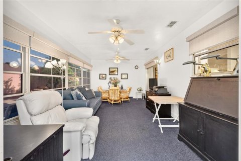 House in The Villages, Florida 2 bedrooms, 102.38 sq.m. № 2299649 - photo 26