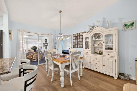 House in The Villages, Florida 2 bedrooms, 102.38 sq.m. № 2299649 - photo 11