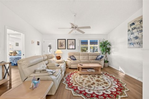 House in The Villages, Florida 2 bedrooms, 102.38 sq.m. № 2299649 - photo 6