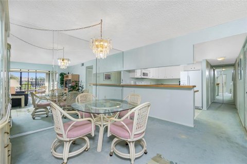 Condo in Port Charlotte, Florida, 2 bedrooms  № 1523274 - photo 15