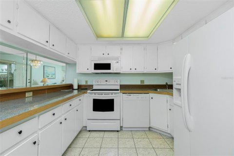 Condo in Port Charlotte, Florida, 2 bedrooms  № 1523274 - photo 11
