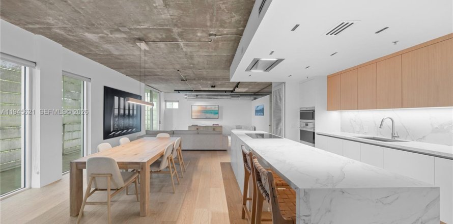 Кондоминиум с 3 спальнями в Майами-Бич, Флорида № 2002355