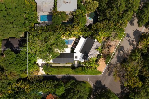 House in Miami, Florida 6 bedrooms № 2048698 - photo 29