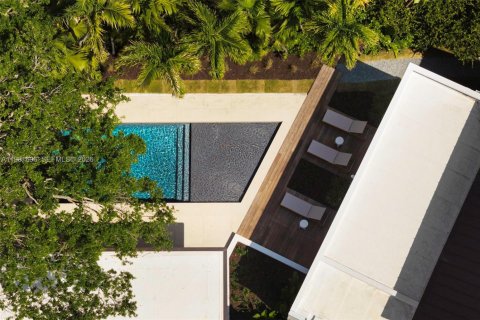House in Miami, Florida 6 bedrooms № 2048698 - photo 28