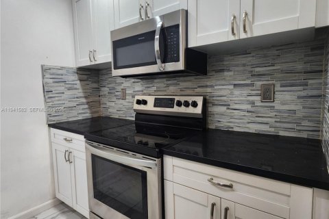 Estudio en el Condominio en Fort Lauderdale, Florida  № 2001624