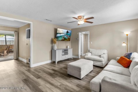 House in Jacksonville, Florida 4 bedrooms, 149.39 sq.m. № 770969 - photo 1