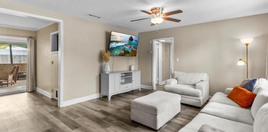 House in Jacksonville, Florida 4 bedrooms, 149.39 sq.m. № 770969
