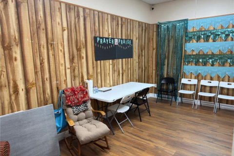 Propiedad comercial en alquiler en Port Charlotte, Florida, 211.82 m2 № 1853888 - foto 8