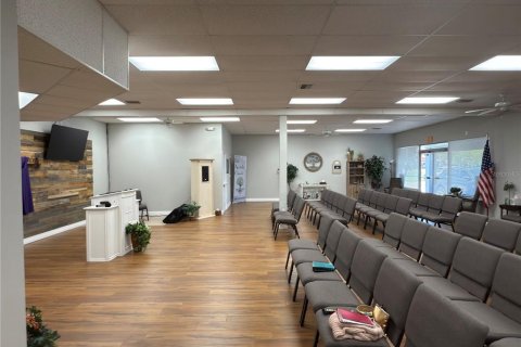 Propiedad comercial en alquiler en Port Charlotte, Florida, 211.82 m2 № 1853888 - foto 5