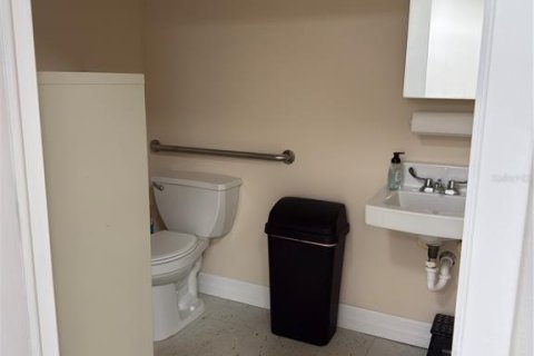 Propiedad comercial en alquiler en Port Charlotte, Florida, 211.82 m2 № 1853888 - foto 10